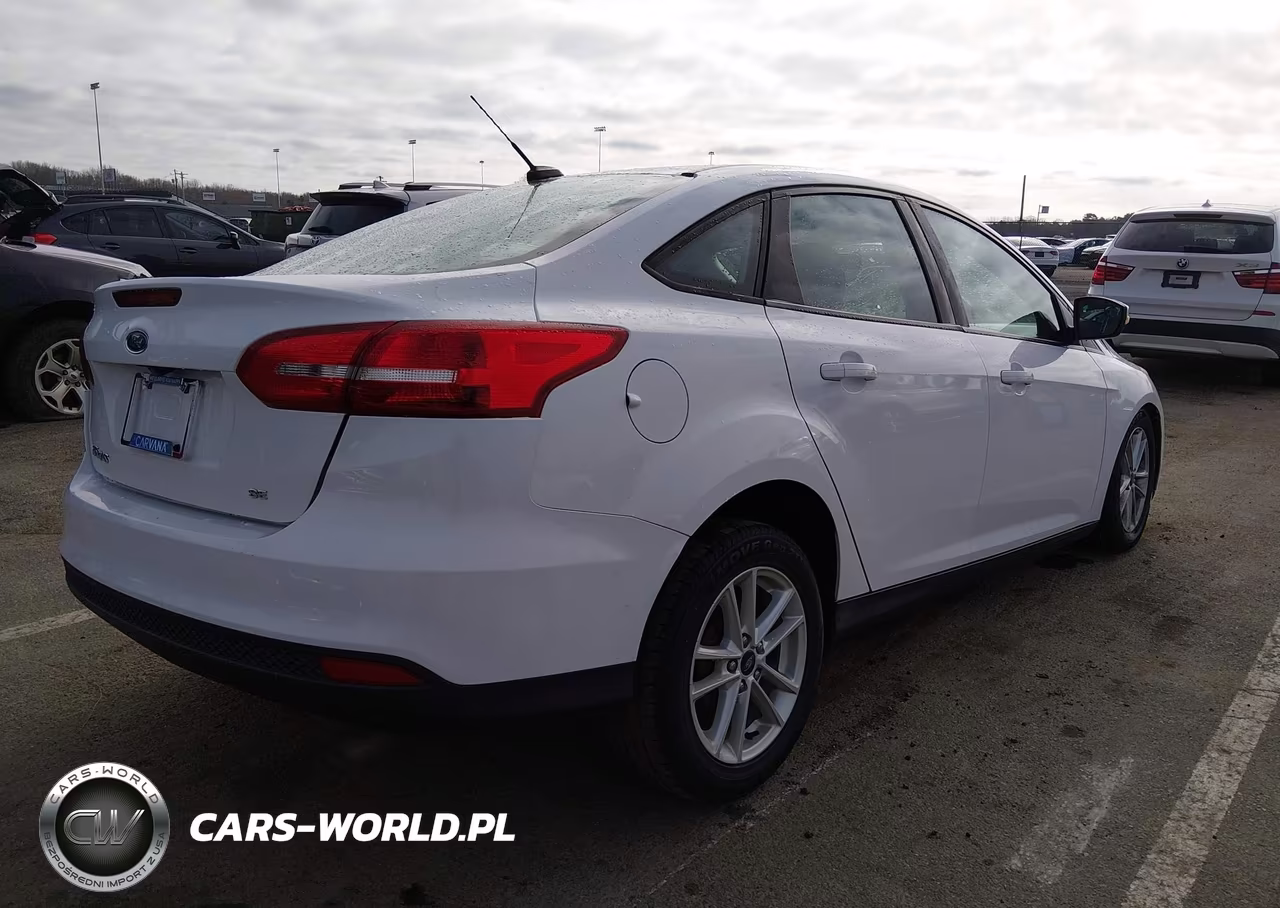 2017 Ford Focus Se VIN:1FADP3F27HL259639 - 4