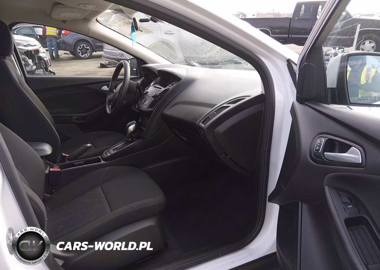 2017 Ford Focus Se VIN:1FADP3F27HL259639 - 5