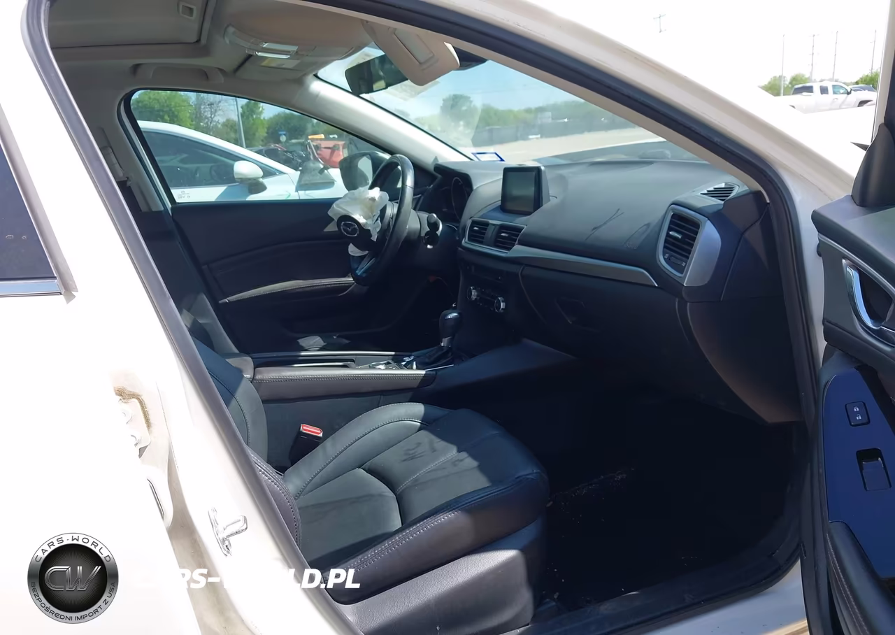 2018 Mazda Mazda3 Touring VIN:3MZBN1V38JM256465 - 5