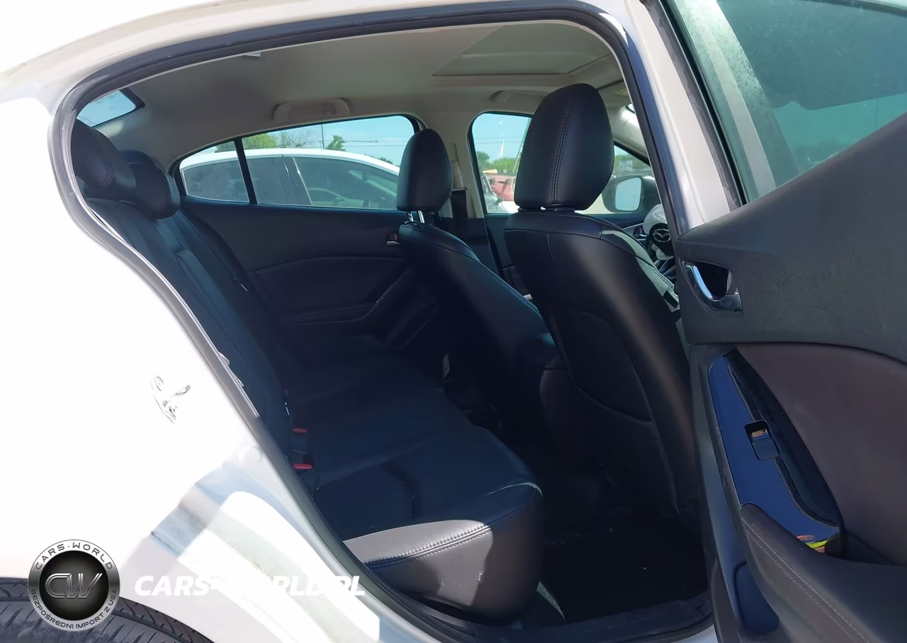 2018 Mazda Mazda3 Touring VIN:3MZBN1V38JM256465 - 8
