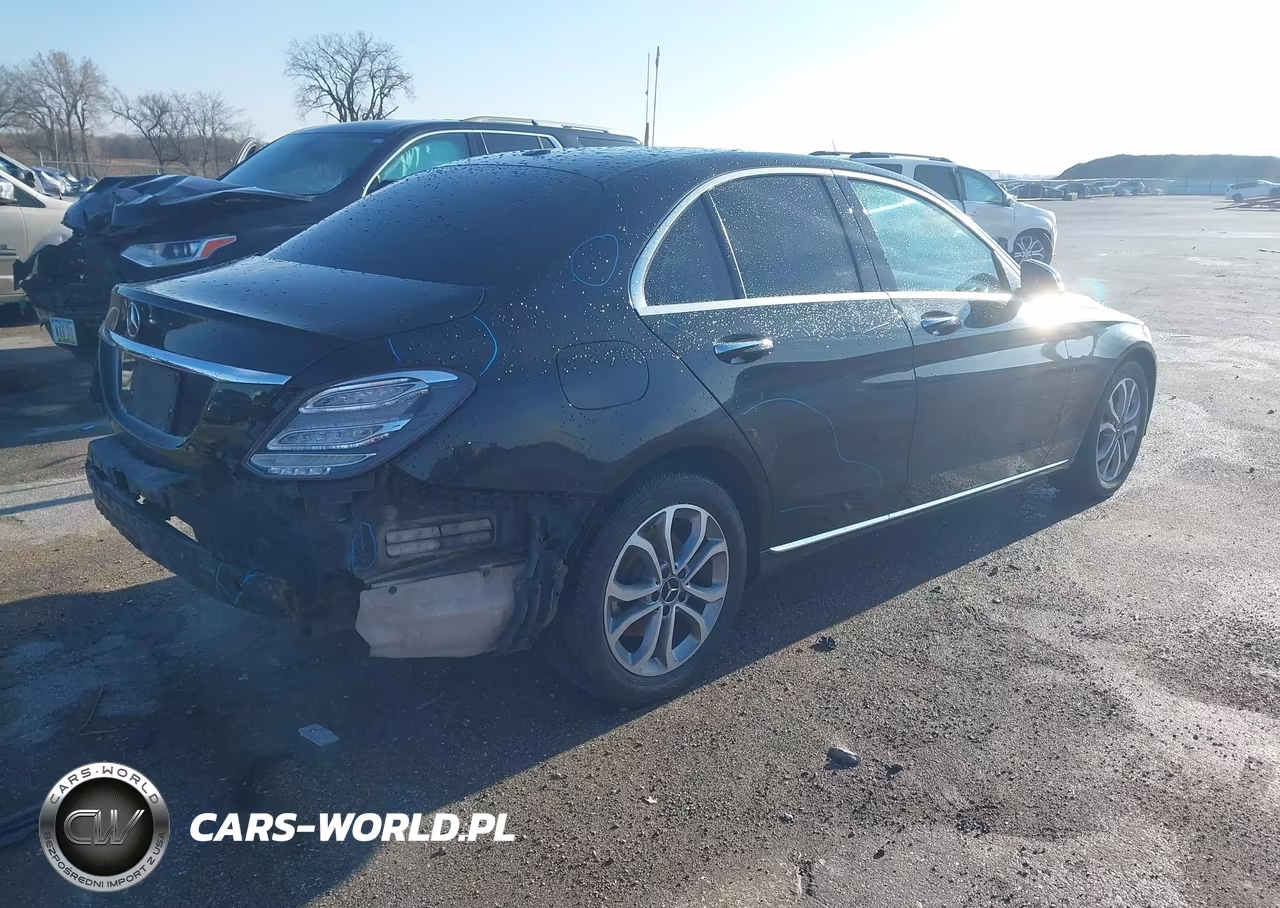 2015 Mercedes-Benz C 300 4Matic VIN:55SWF4KB9FU004782 - 4