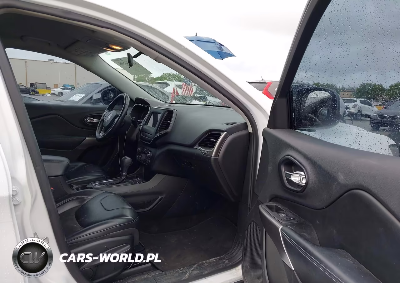 2019 Jeep Cherokee Latitude Plus Fwd VIN:1C4PJLLB2KD232783 - 5