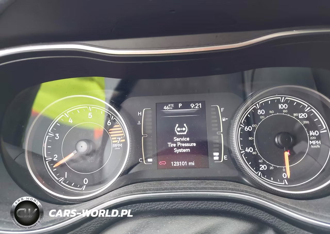 2019 Jeep Cherokee Latitude Plus Fwd VIN:1C4PJLLB2KD232783 - 7