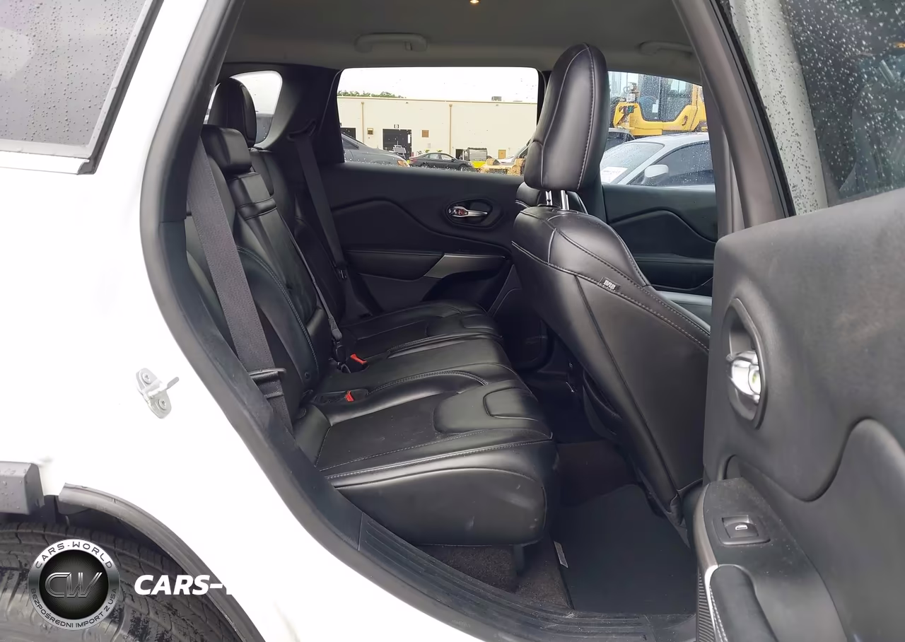 2019 Jeep Cherokee Latitude Plus Fwd VIN:1C4PJLLB2KD232783 - 8