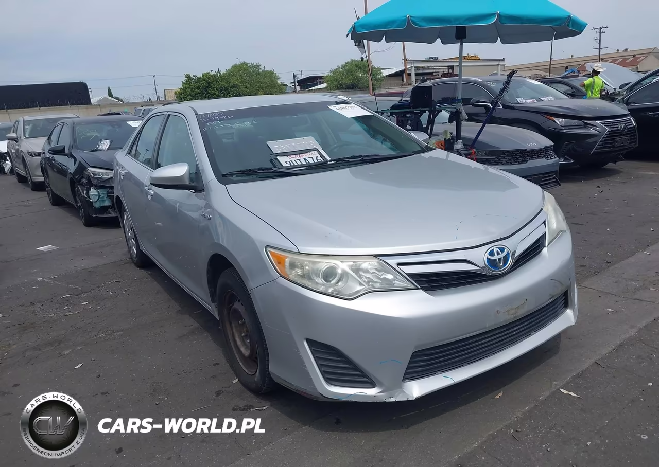 2013 Toyota Camry Hybrid Le – zdjęcie 1 z 22