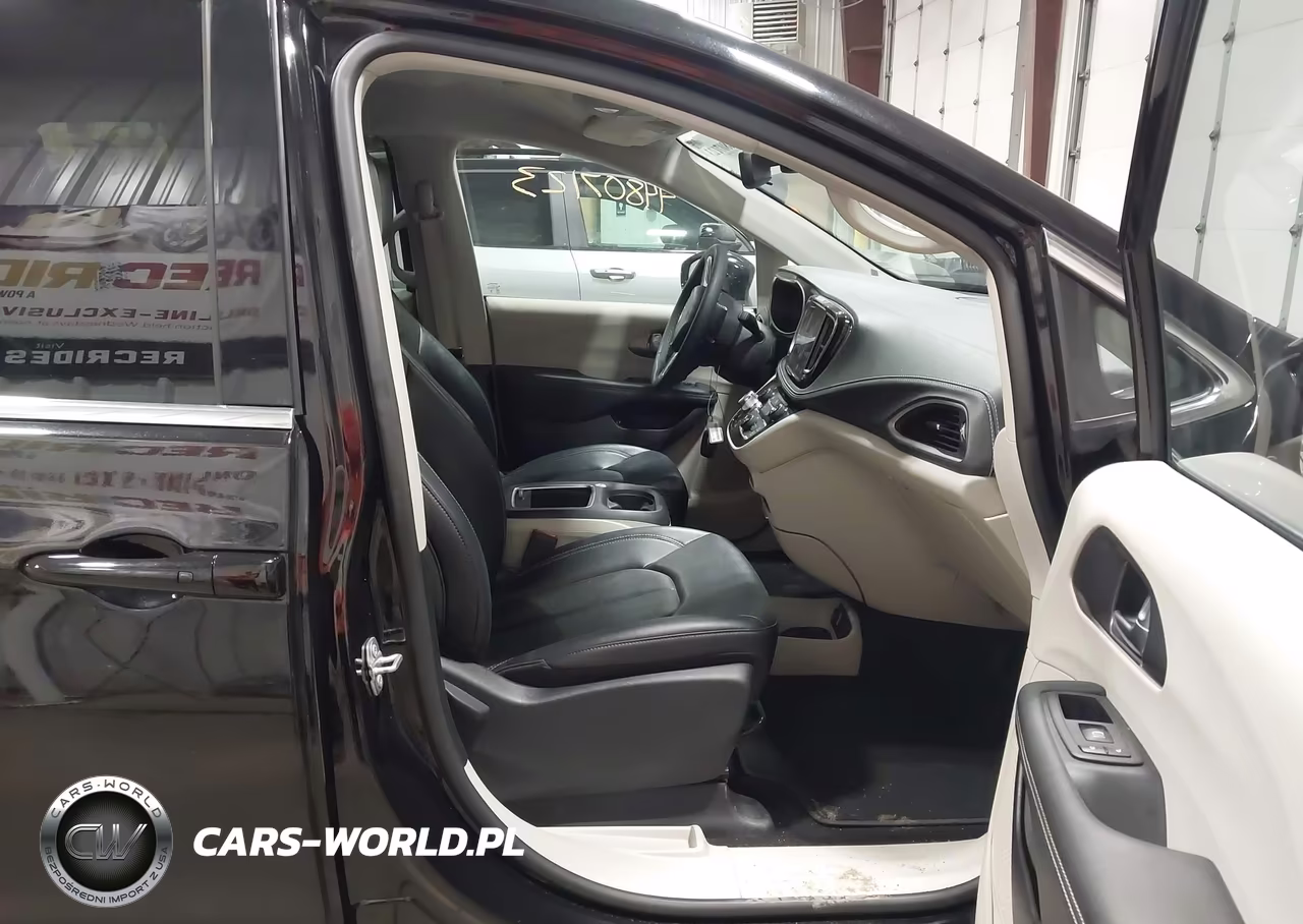 2024 Chrysler Pacifica Hybrid Select VIN:2C4RC1S77RR188467 - 5