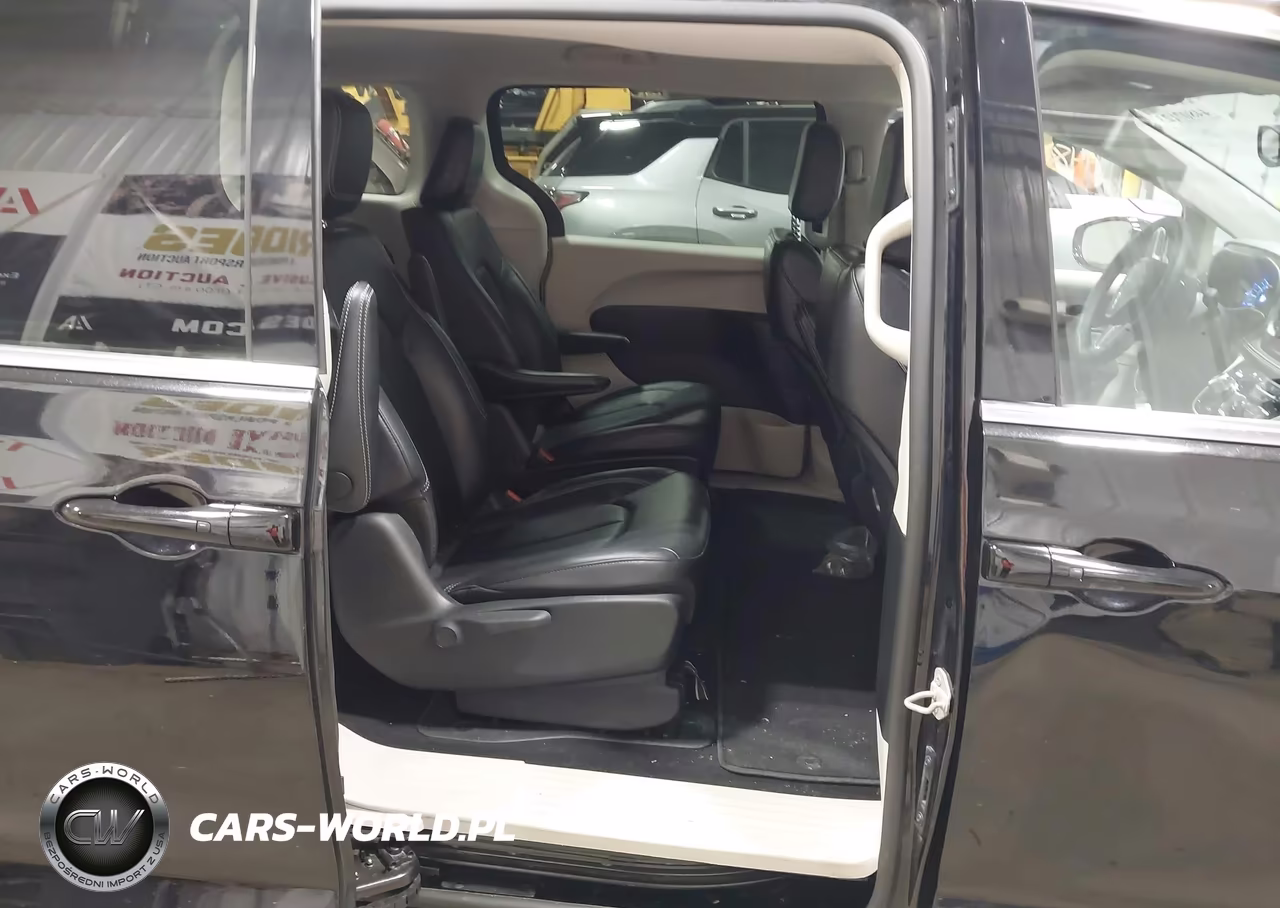 2024 Chrysler Pacifica Hybrid Select VIN:2C4RC1S77RR188467 - 8