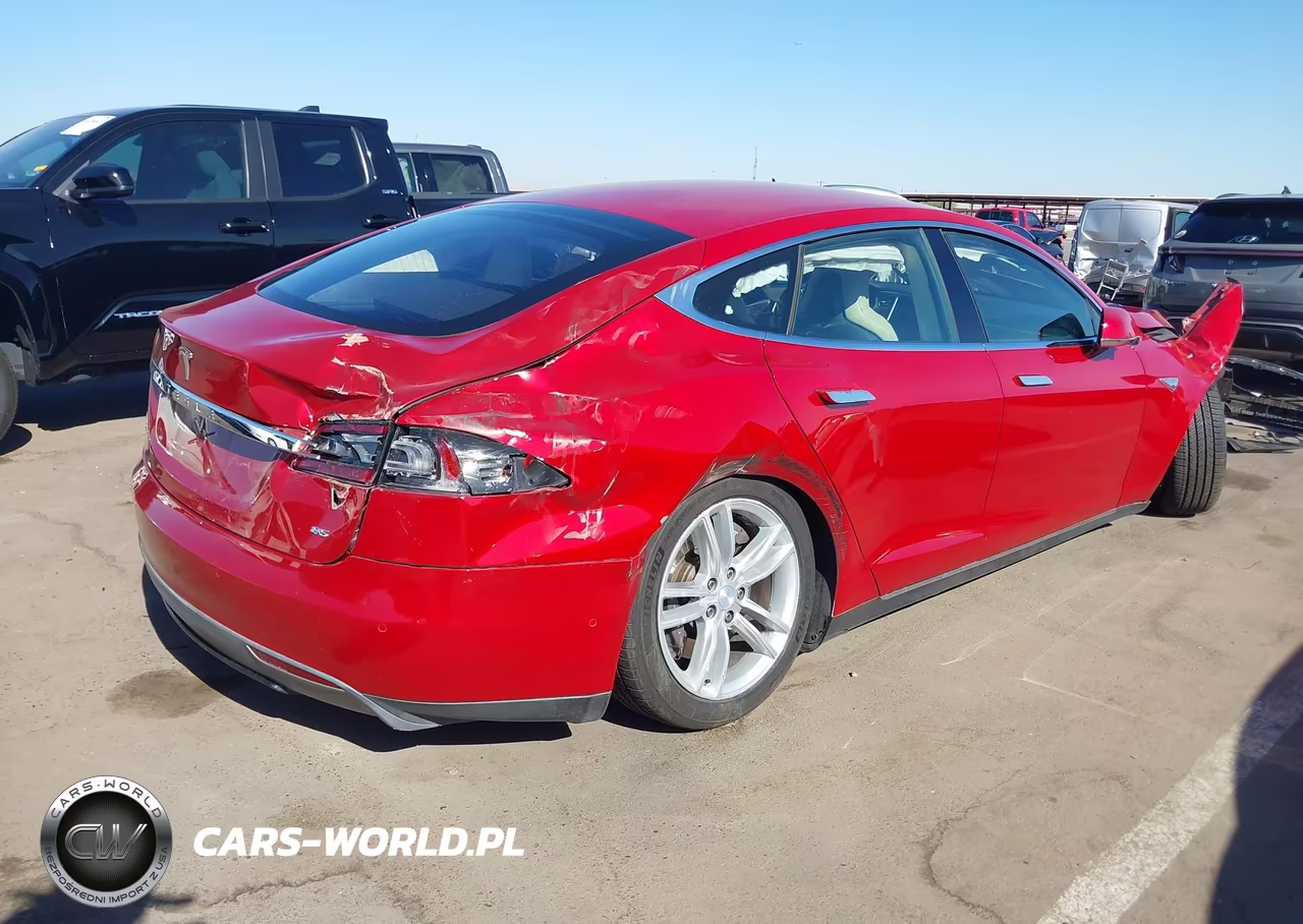2015 Tesla Model S 60-70-85 VIN:5YJSA1E19FF105823 - 4