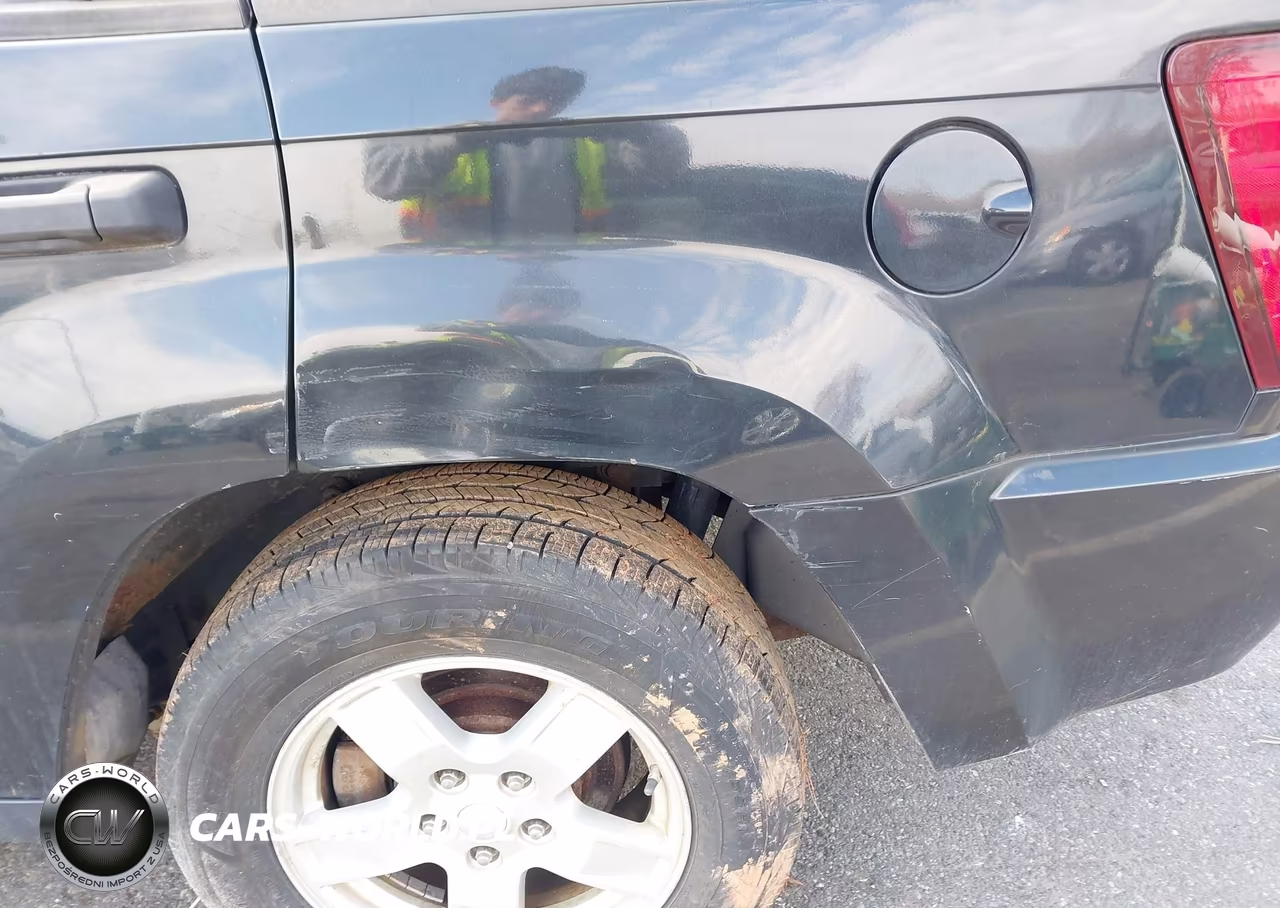 2005 Jeep Grand Cherokee Laredo VIN:1J8GR48K45C541536 - 13