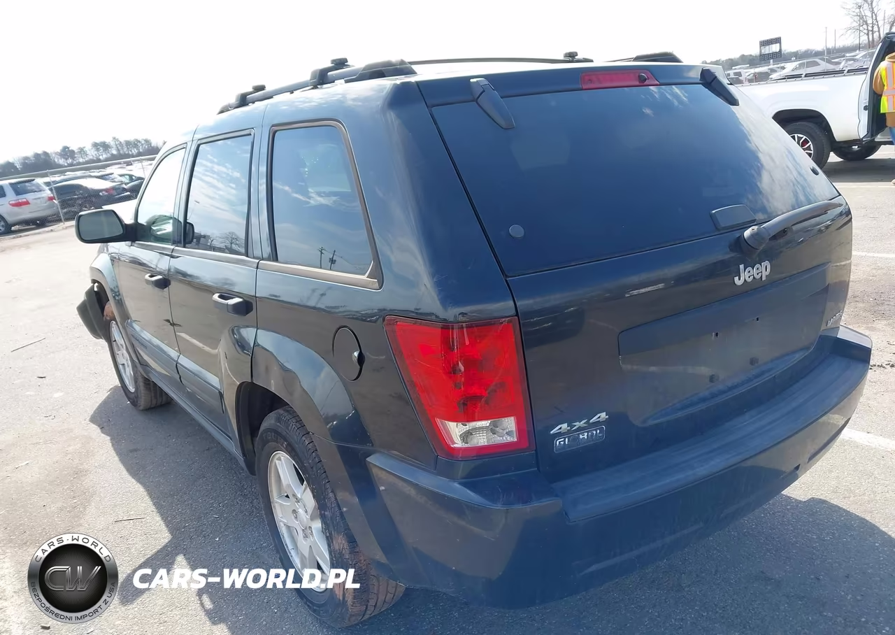 2005 Jeep Grand Cherokee Laredo VIN:1J8GR48K45C541536 - 3
