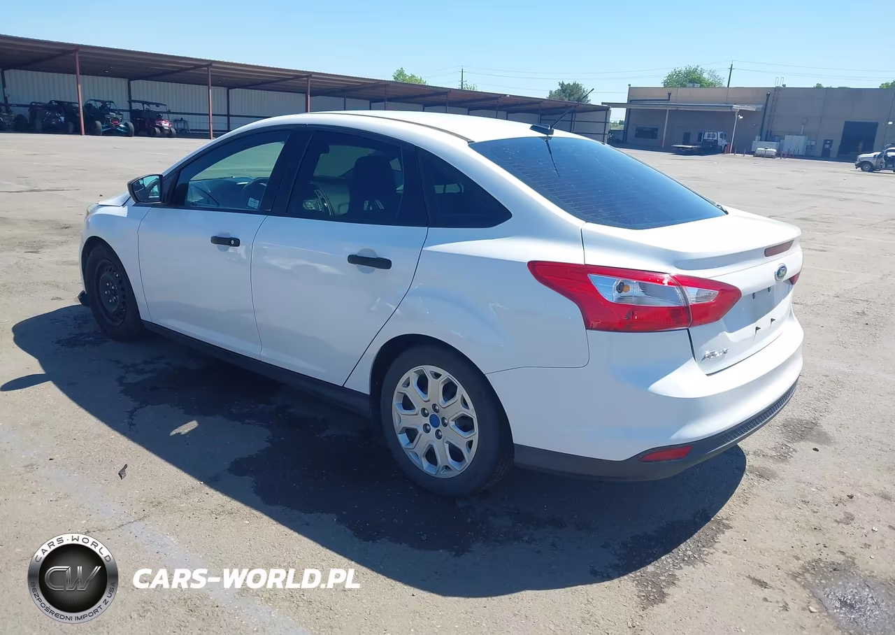 2014 Ford Focus S VIN:1FADP3E26EL330584 - 3