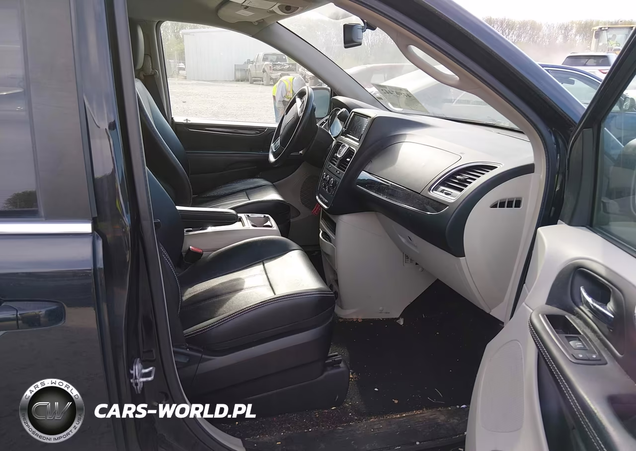 2015 Chrysler Town & Country Lx VIN:2C4RC1AG8FR698727 - 5