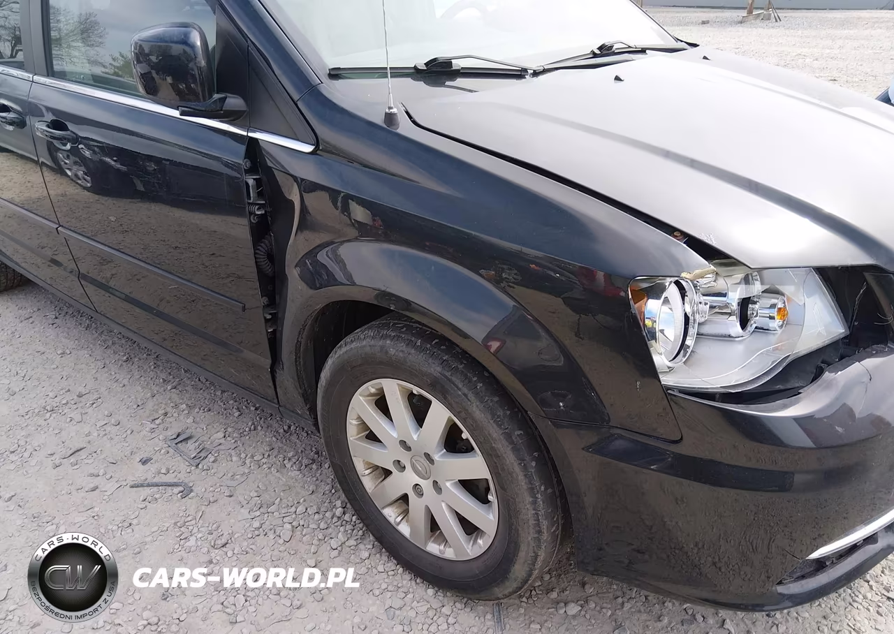 2015 Chrysler Town & Country Lx VIN:2C4RC1AG8FR698727 - 6