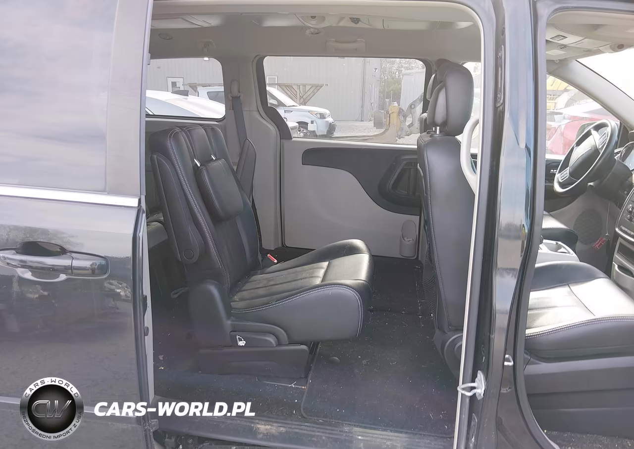 2015 Chrysler Town & Country Lx VIN:2C4RC1AG8FR698727 - 8