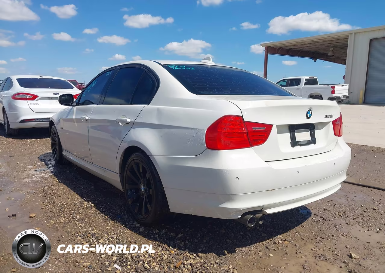 2011 BMW 328 I VIN:WBAPH7C55BE851950 - 3