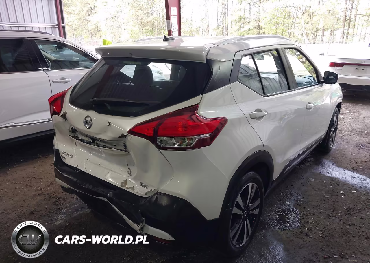 2019 Nissan Kicks Sr VIN:3N1CP5CUXKL502446 - 4