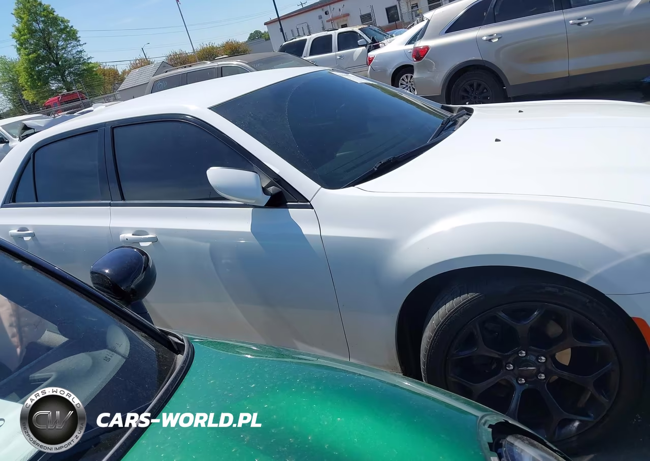 2019 Chrysler 300 300S VIN:2C3CCABG8KH516405 - 13