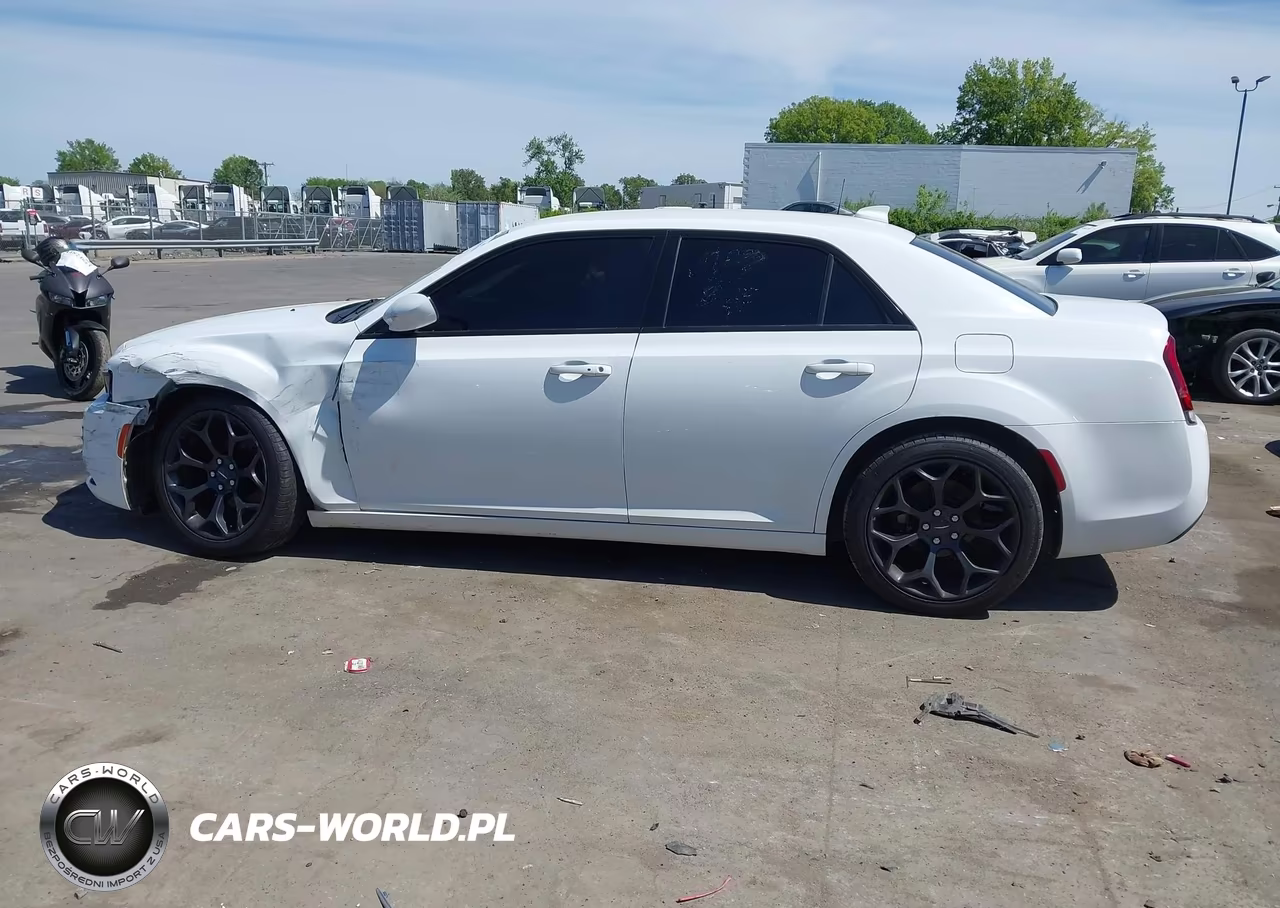 2019 Chrysler 300 300S VIN:2C3CCABG8KH516405 - 14