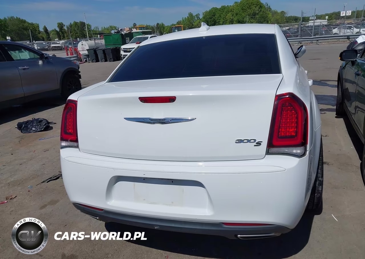 2019 Chrysler 300 300S VIN:2C3CCABG8KH516405 - 16