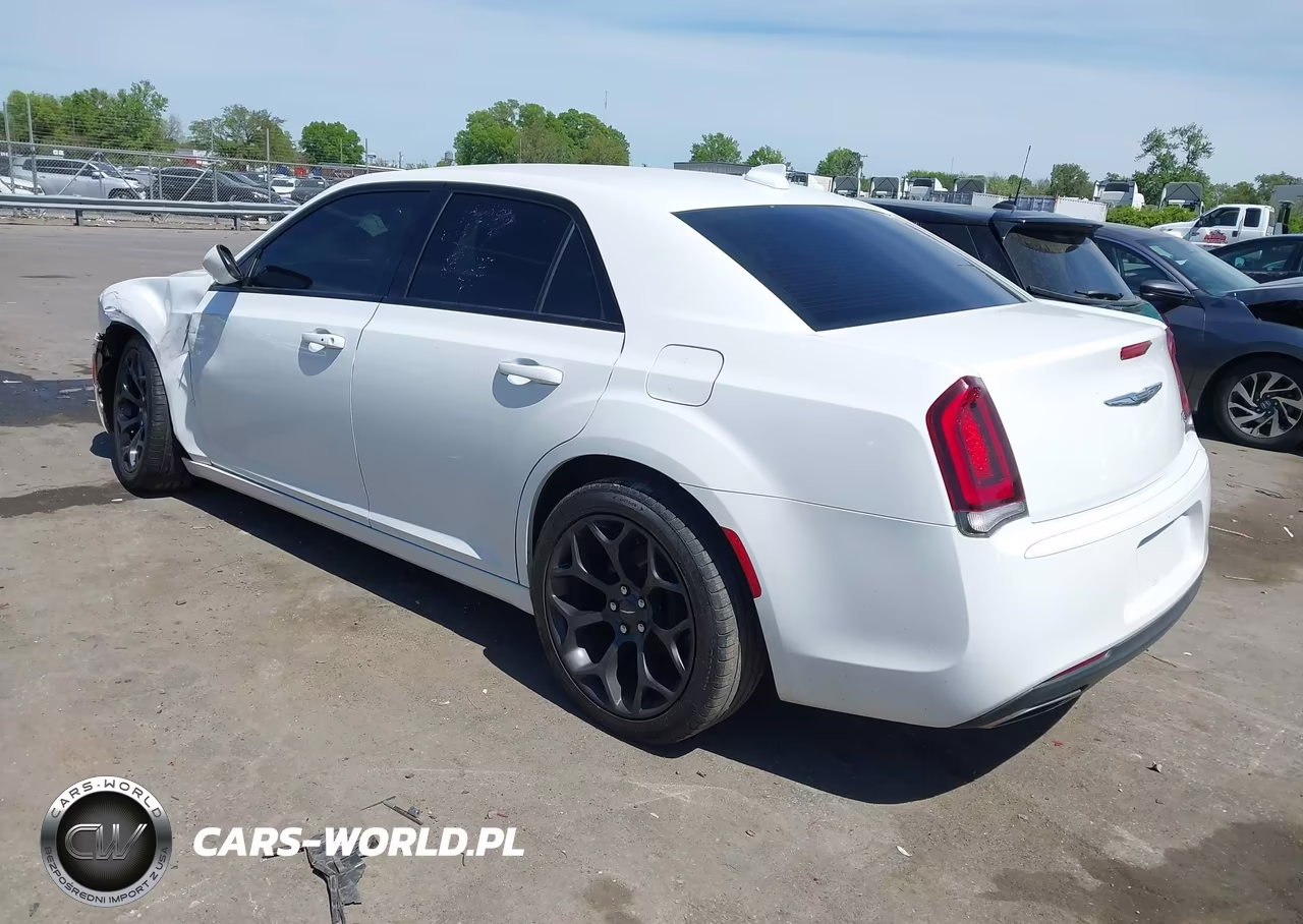 2019 Chrysler 300 300S VIN:2C3CCABG8KH516405 - 3