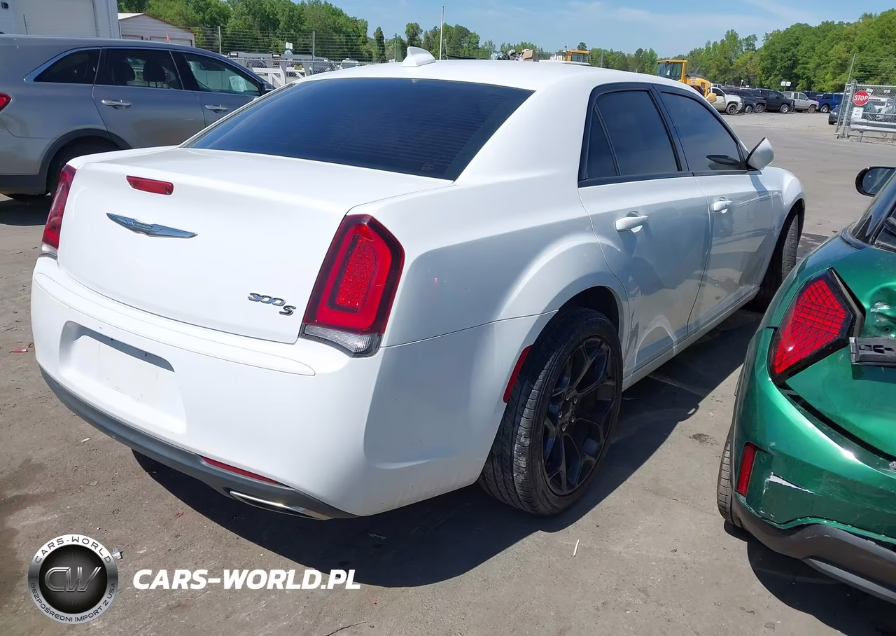 2019 Chrysler 300 300S VIN:2C3CCABG8KH516405 - 4
