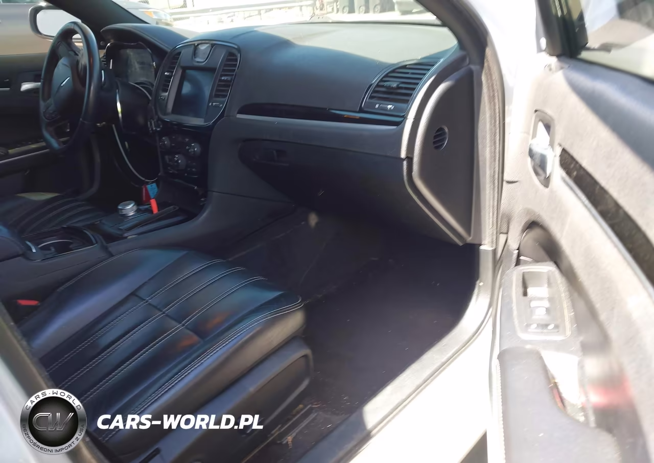 2019 Chrysler 300 300S VIN:2C3CCABG8KH516405 - 5