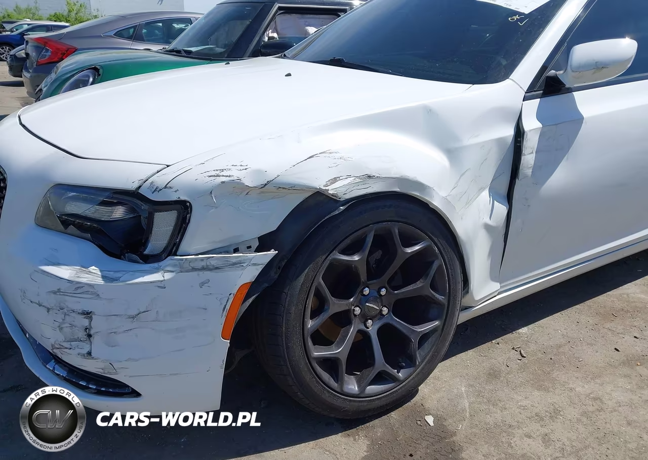2019 Chrysler 300 300S VIN:2C3CCABG8KH516405 - 6