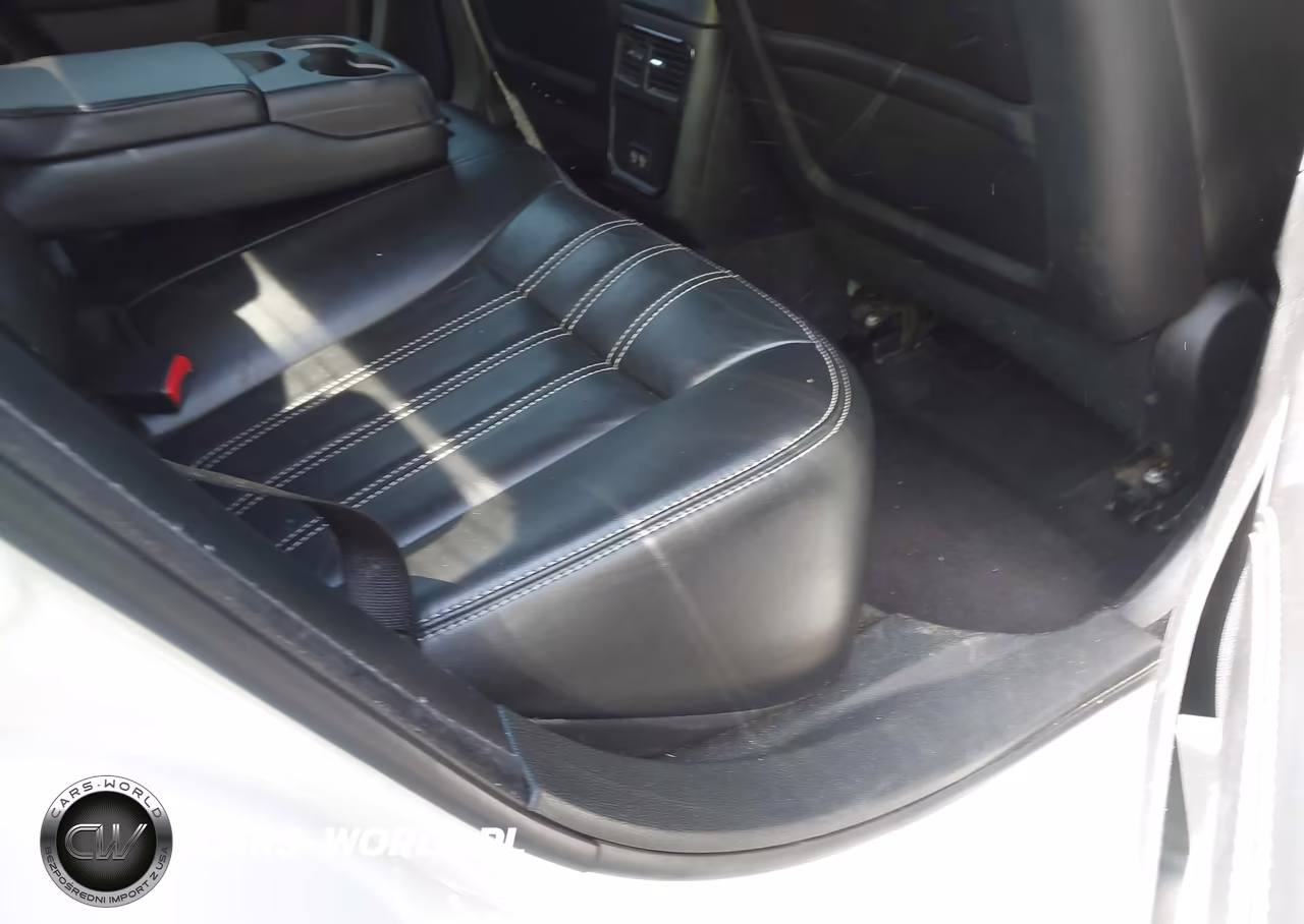 2019 Chrysler 300 300S VIN:2C3CCABG8KH516405 - 8