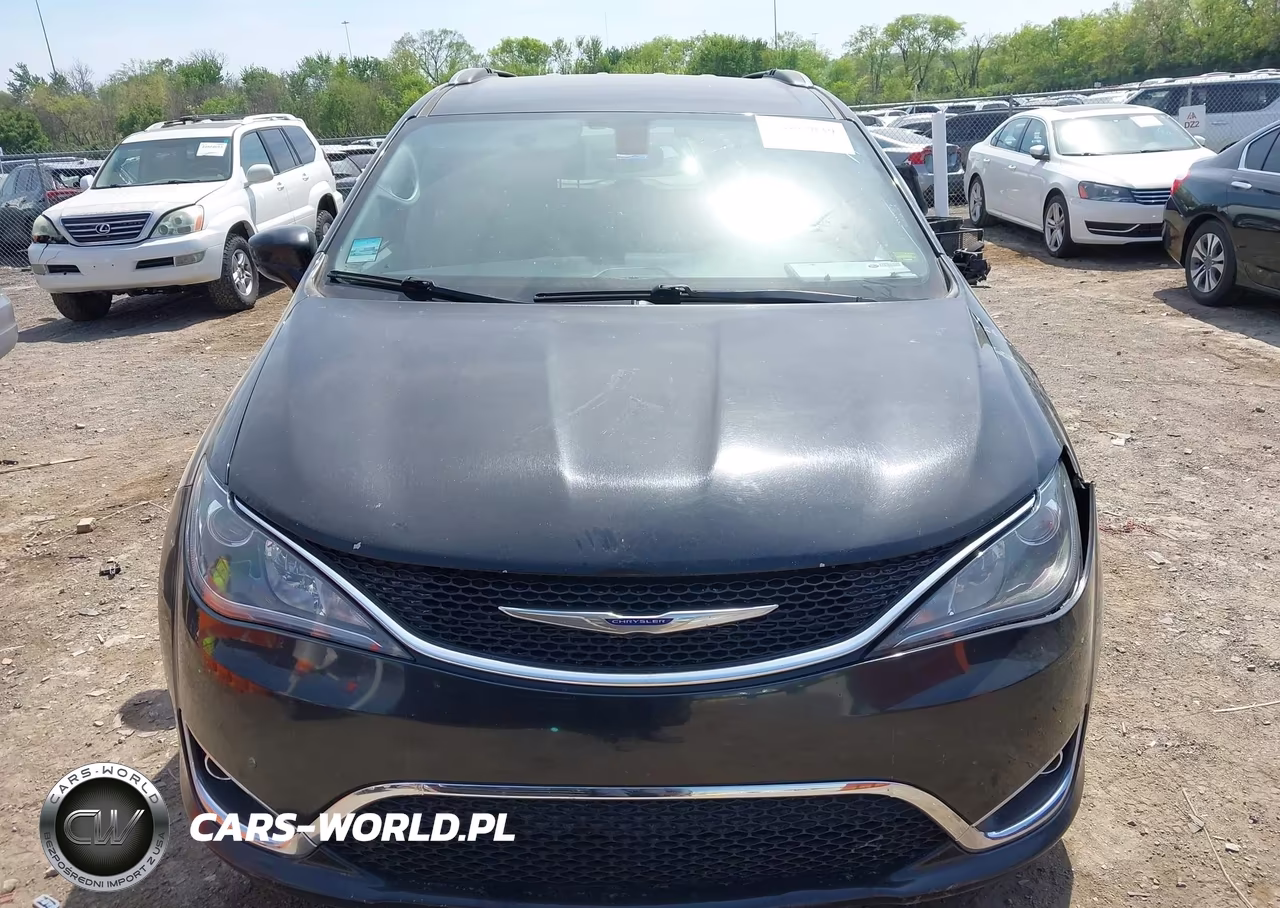 2020 Chrysler Pacifica Touring L VIN:2C4RC1BG4LR133577 - 12