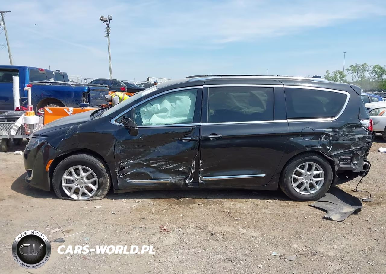2020 Chrysler Pacifica Touring L VIN:2C4RC1BG4LR133577 - 14
