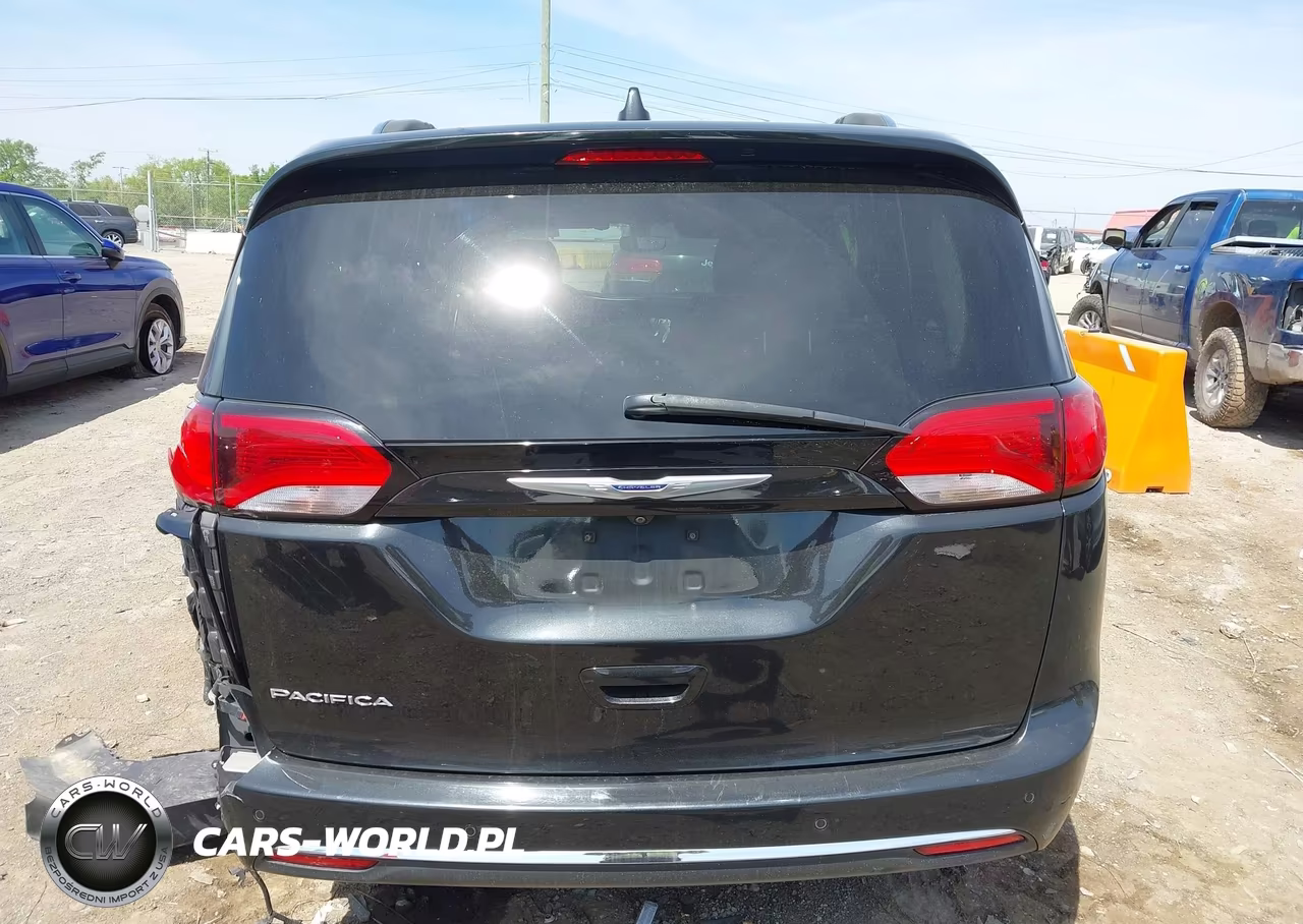 2020 Chrysler Pacifica Touring L VIN:2C4RC1BG4LR133577 - 16