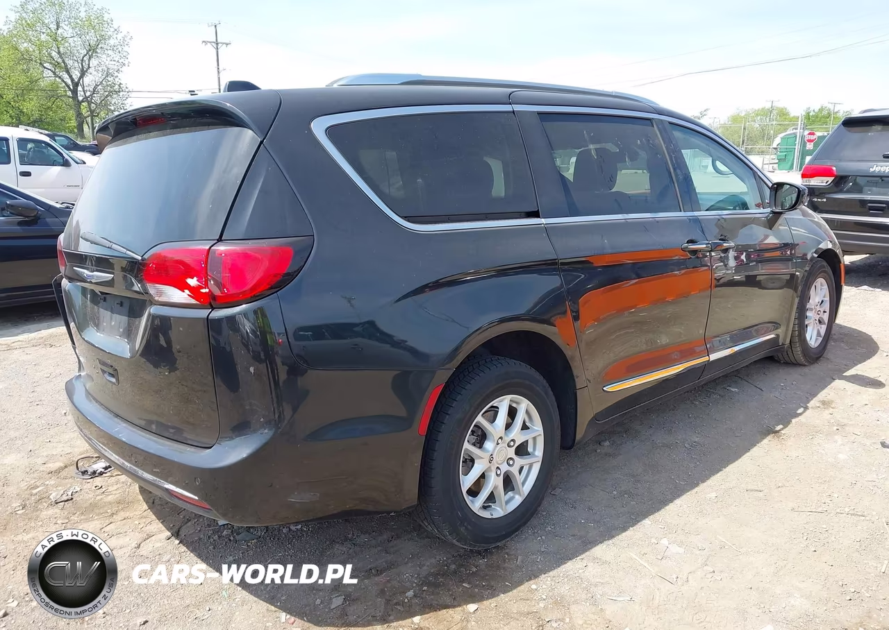2020 Chrysler Pacifica Touring L VIN:2C4RC1BG4LR133577 - 4