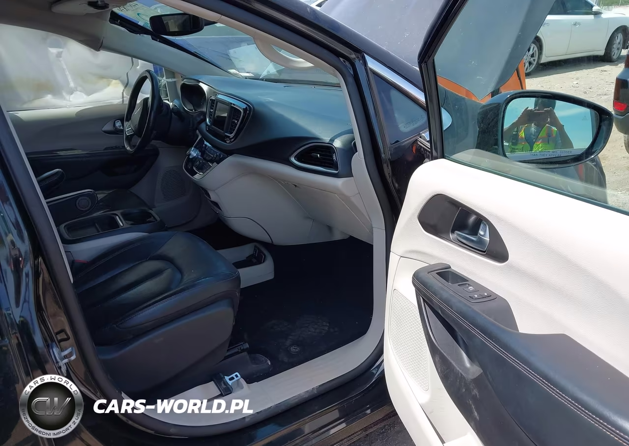 2020 Chrysler Pacifica Touring L VIN:2C4RC1BG4LR133577 - 5