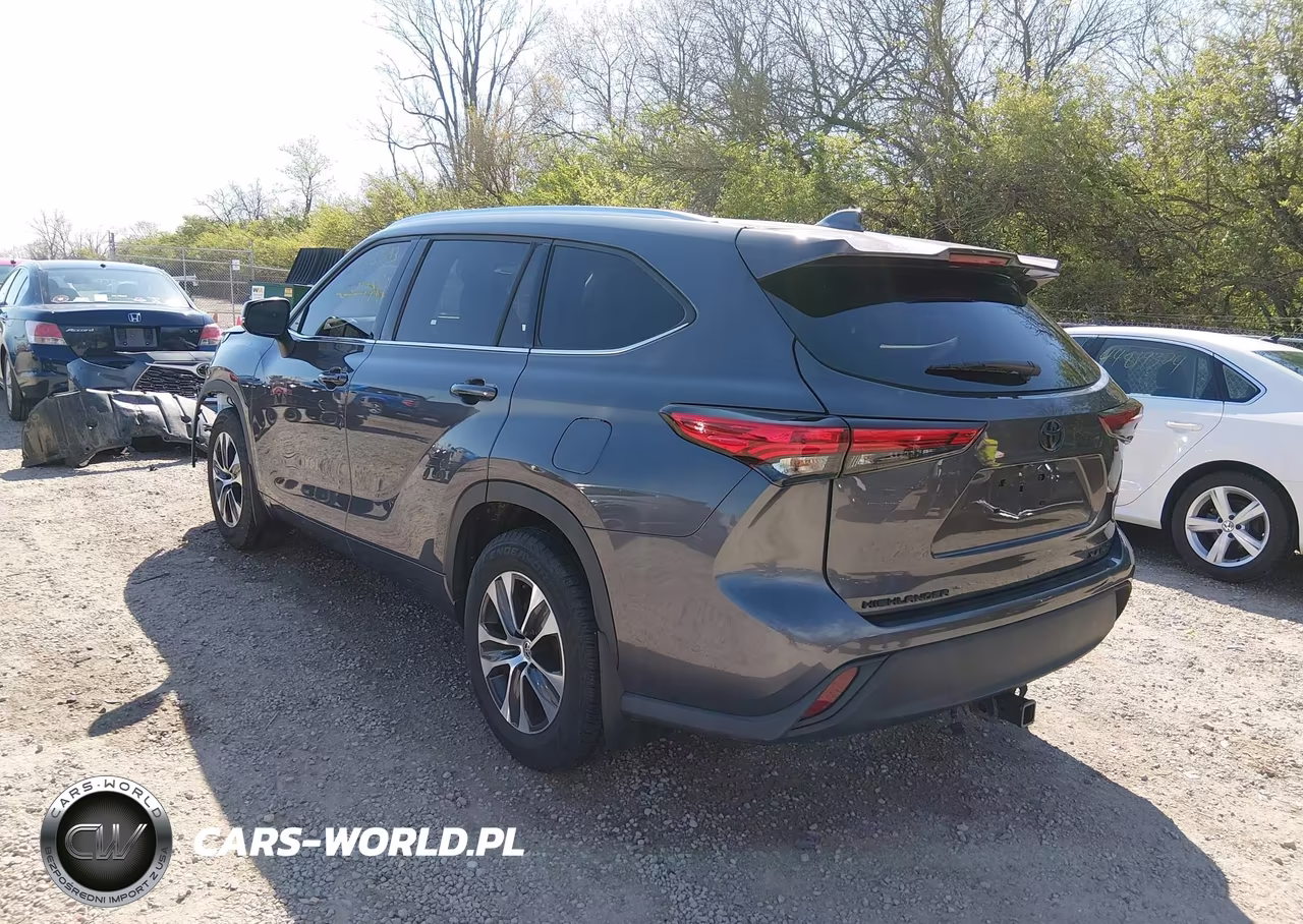 2021 Toyota Highlander Xle VIN:5TDGZRBHXMS090661 - 3