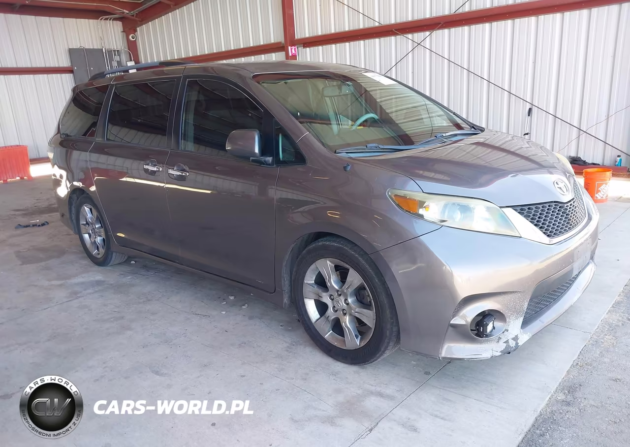 2014 Toyota Sienna Se 8 Passenger