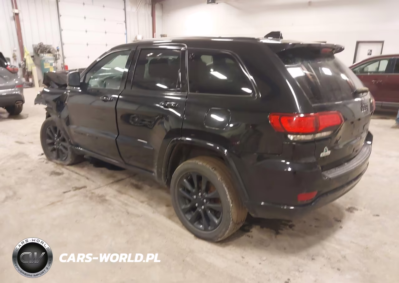 2019 Jeep Grand Cherokee Altitude 4X4 VIN:1C4RJFAG4KC677928 - 3