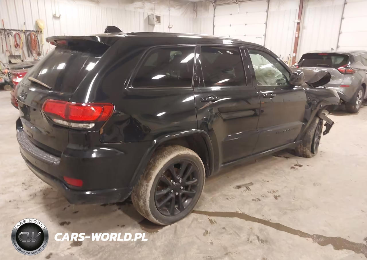 2019 Jeep Grand Cherokee Altitude 4X4 VIN:1C4RJFAG4KC677928 - 4