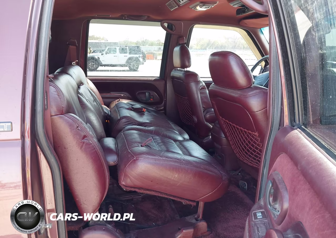 1996 Chevrolet Suburban K1500 VIN:3GNFK16R5TG126846 - 8