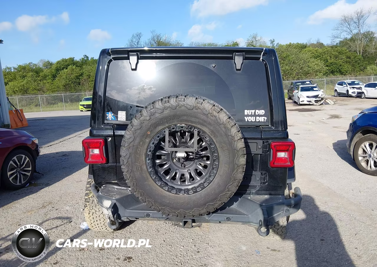 2020 Jeep Wrangler Unlimited Sahara 4X4 VIN:1C4HJXEG9LW252569 - 16