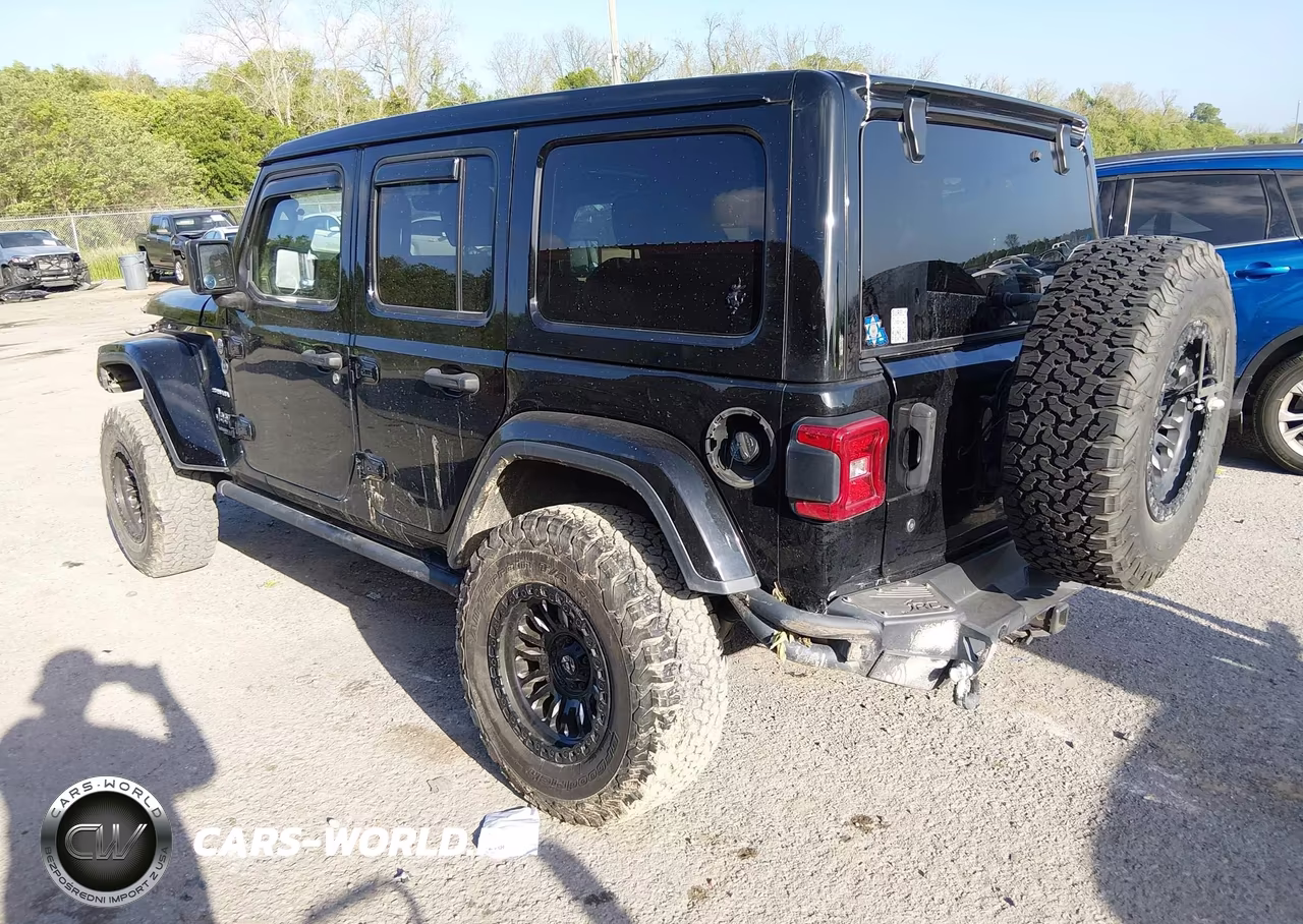 2020 Jeep Wrangler Unlimited Sahara 4X4 VIN:1C4HJXEG9LW252569 - 3