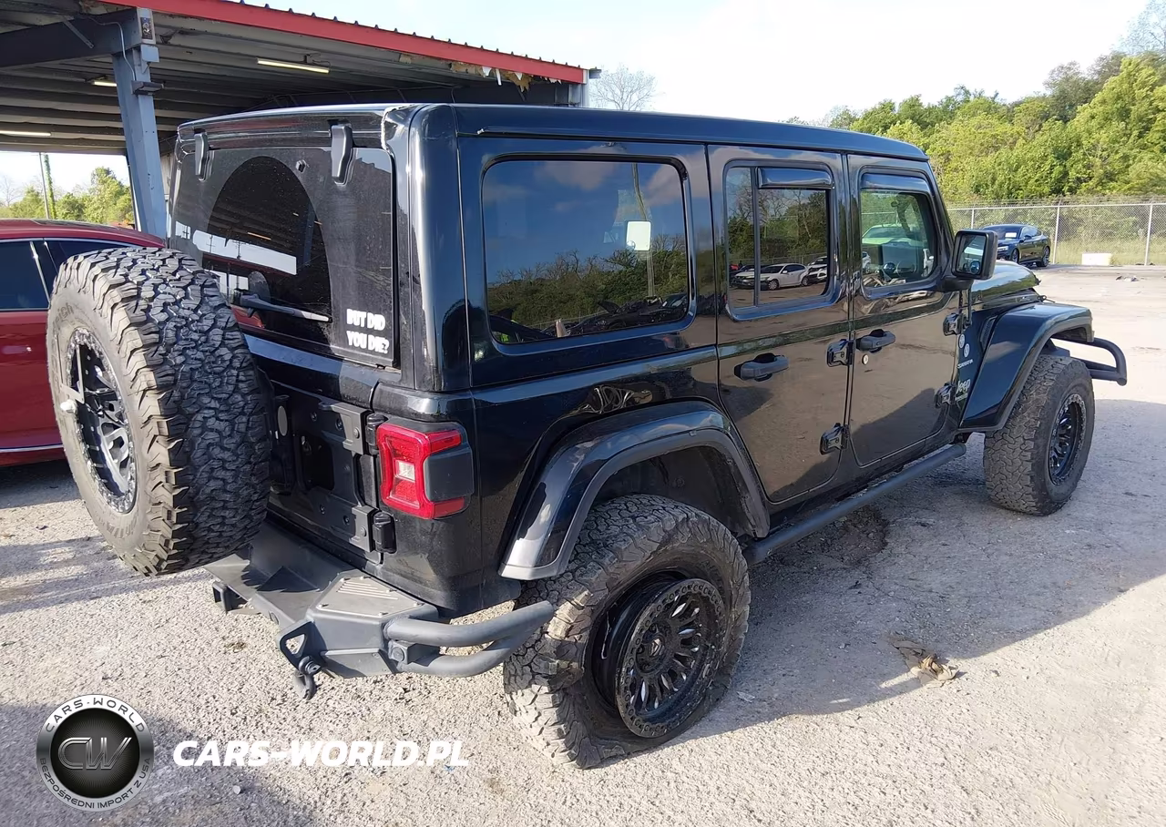 2020 Jeep Wrangler Unlimited Sahara 4X4 VIN:1C4HJXEG9LW252569 - 4