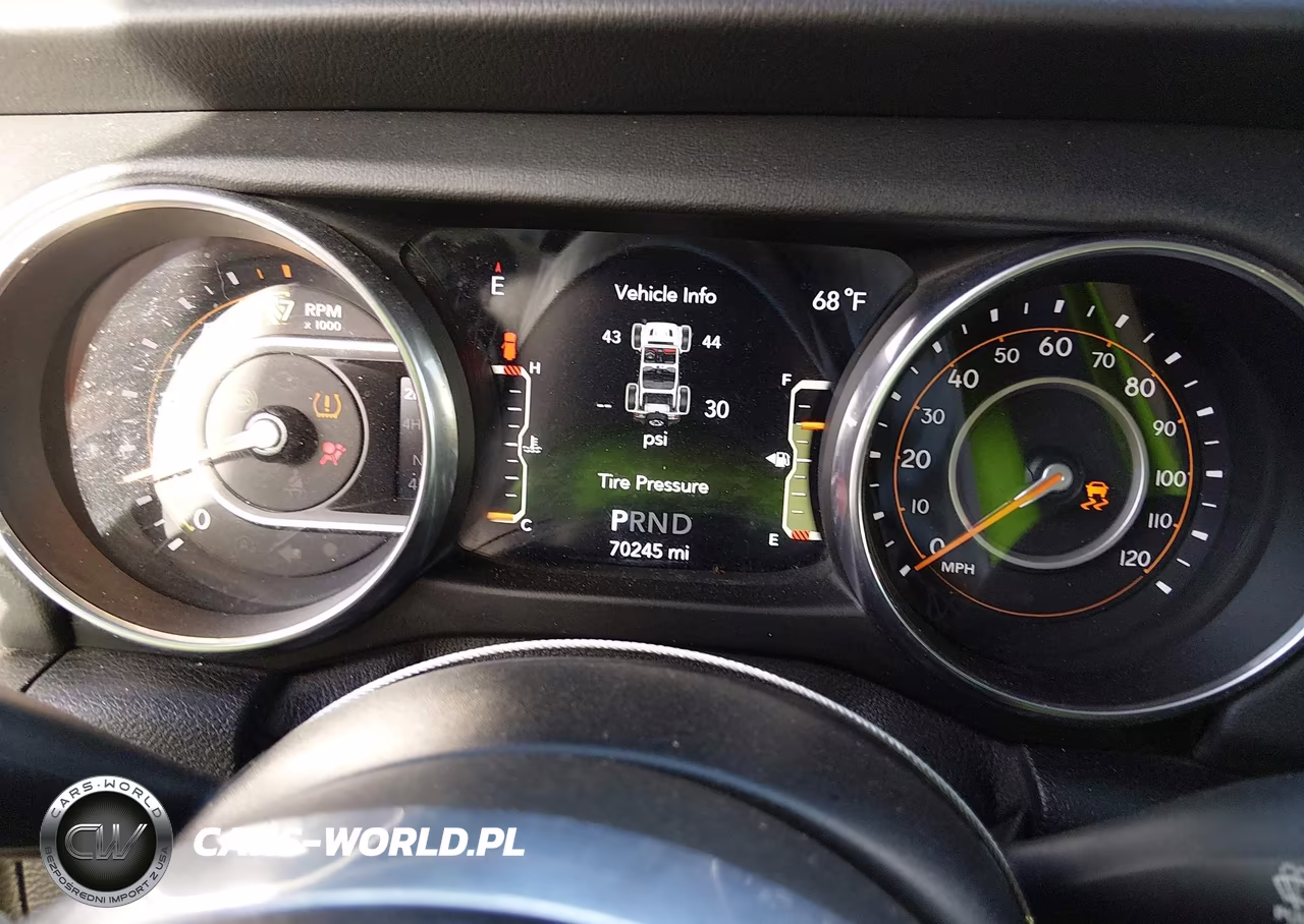 2020 Jeep Wrangler Unlimited Sahara 4X4 VIN:1C4HJXEG9LW252569 - 7