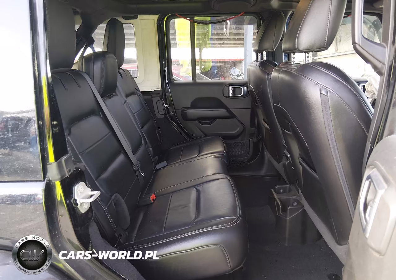 2020 Jeep Wrangler Unlimited Sahara 4X4 VIN:1C4HJXEG9LW252569 - 8
