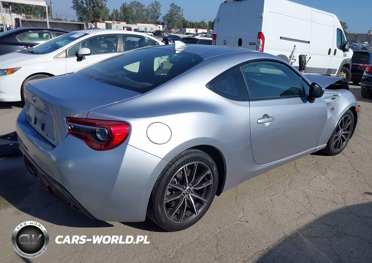 2017 Toyota 86 VIN:JF1ZNAA15H8702629 - 4