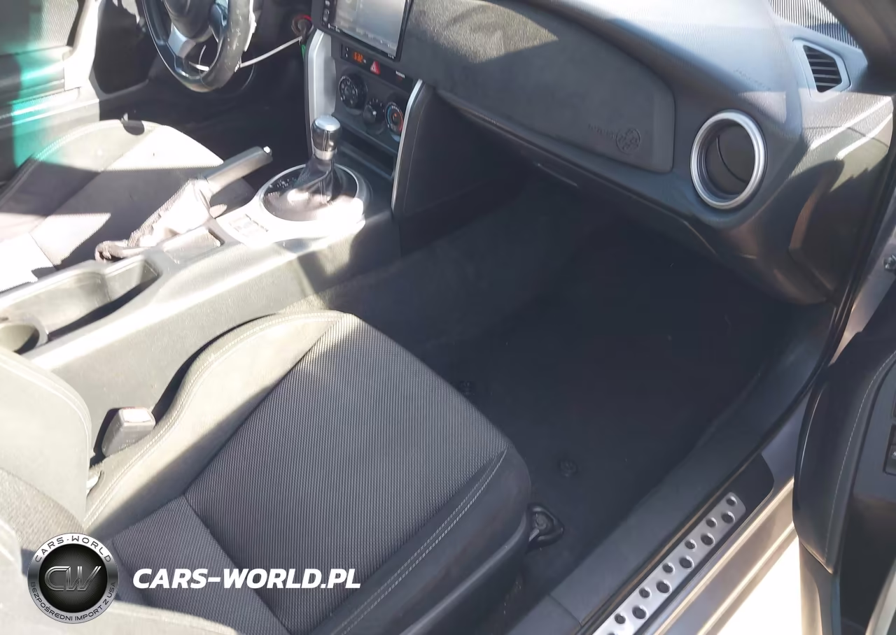 2017 Toyota 86 VIN:JF1ZNAA15H8702629 - 5