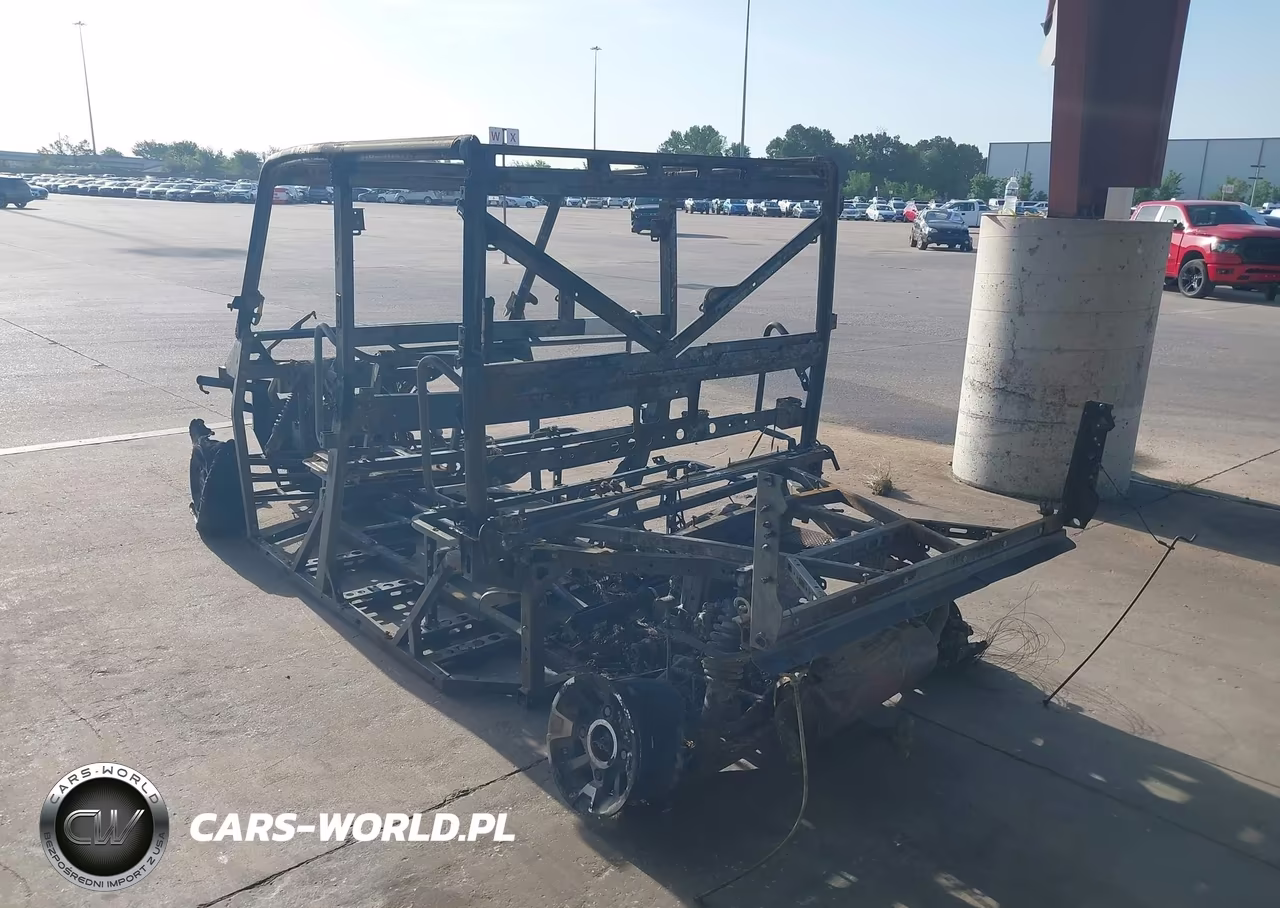 2025 Polaris Ranger Crew 1000 Premium VIN:4XAT6E998S8713282 - 3