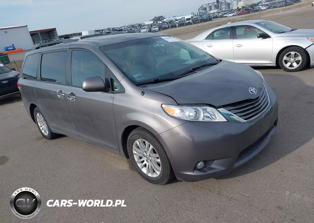 2013 Toyota Sienna Xle V6 8 Passenger