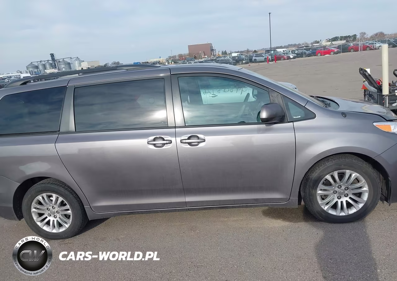 2013 Toyota Sienna Xle V6 8 Passenger VIN:5TDYK3DCXDS332520 - 13