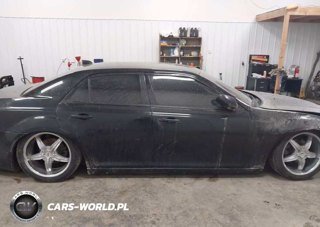 2018 Chrysler 300 Touring VIN:2C3CCAAG9JH283568 - 13