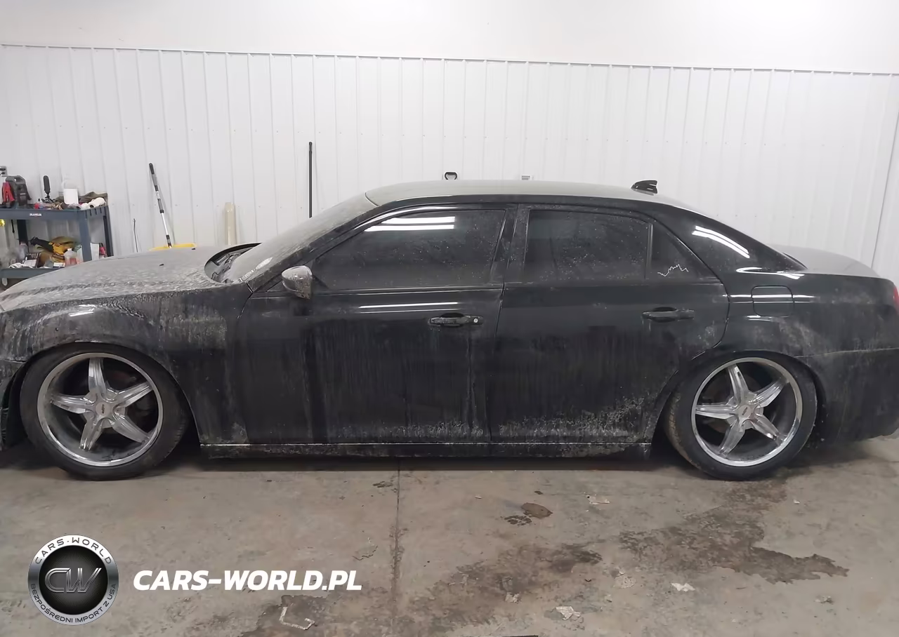 2018 Chrysler 300 Touring VIN:2C3CCAAG9JH283568 - 14